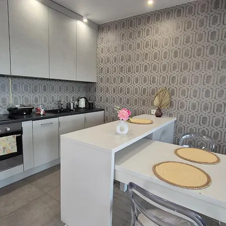 Daire Boznicza Old Town Lux Apartment, Self Check-in 24h, Free Parking Poznan