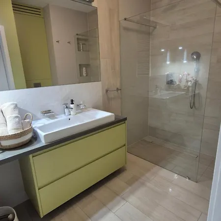 Daire Boznicza Old Town Lux Apartment, Self Check-in 24h, Free Parking Poznan